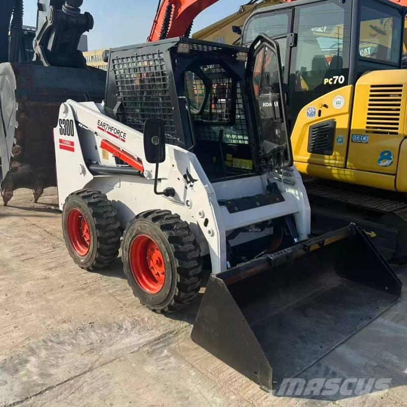 Bobcat S 300 Krautuvai su šoniniu pasukimu