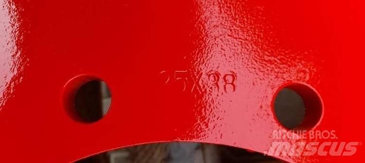 Fendt RIM 25x38 Padangos, ratai ir ratlankiai