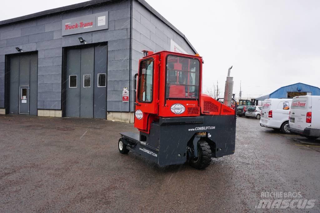 Combilift C4000 Šakiniai krautuvai su privažiavimu iš visų keturių pusių