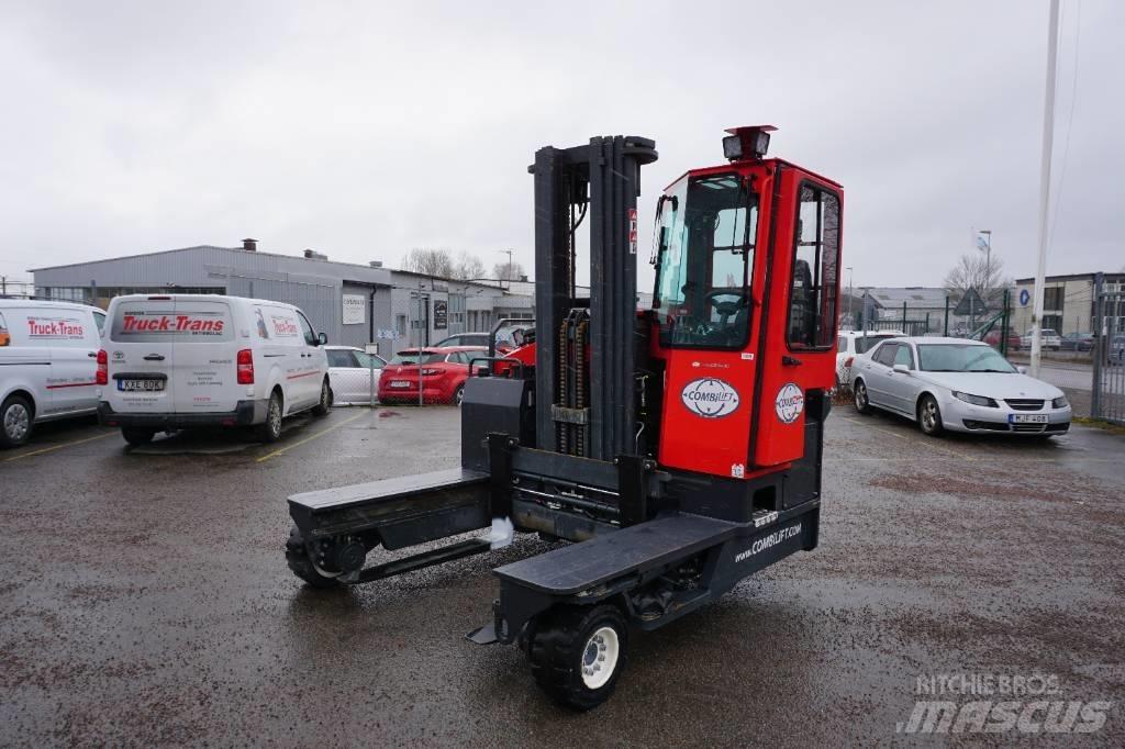 Combilift C4000 Šakiniai krautuvai su privažiavimu iš visų keturių pusių