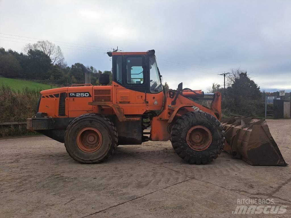 Doosan DL 250 Naudoti ratiniai krautuvai