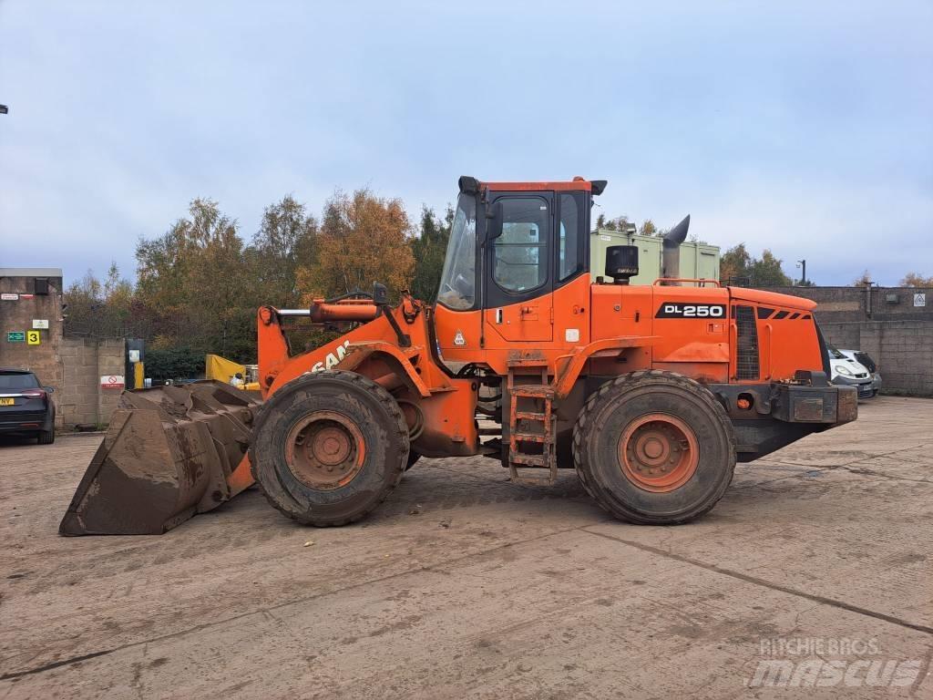 Doosan DL 250 Naudoti ratiniai krautuvai