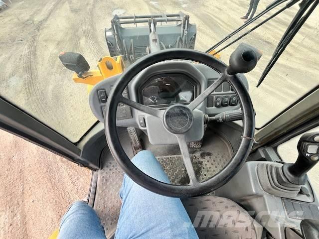 Volvo L 30 G Naudoti ratiniai krautuvai