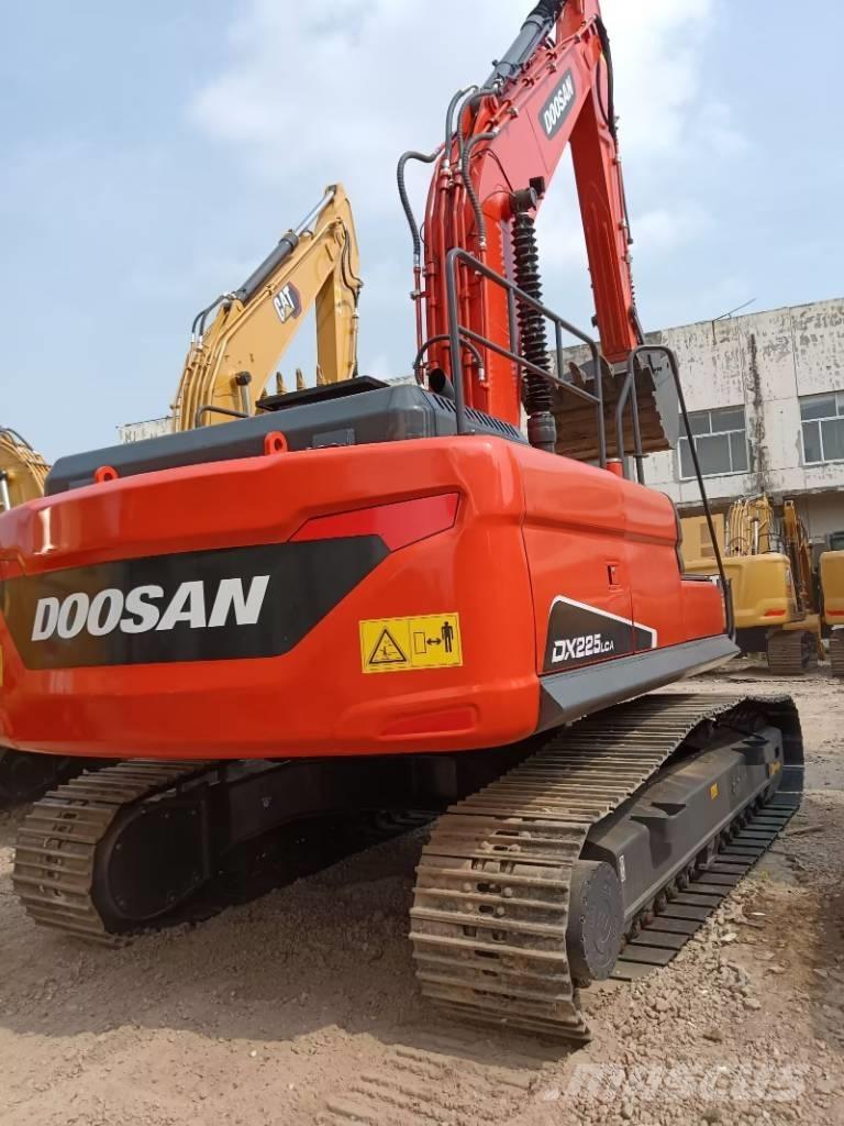 Doosan DX 225 LC Vikšriniai ekskavatoriai