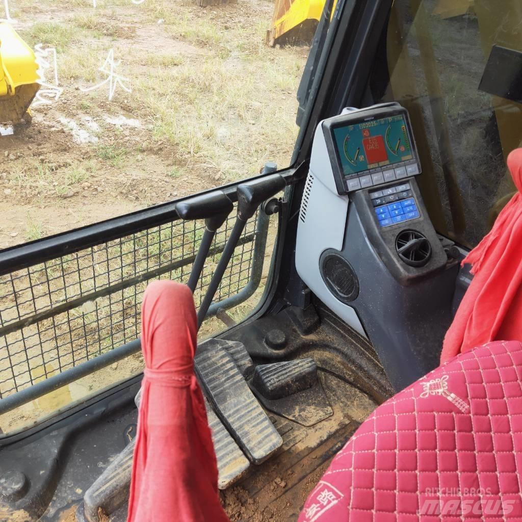 Komatsu PC200-8 Vikšriniai ekskavatoriai