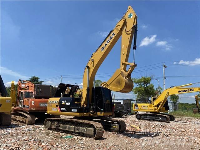 CAT 323D2L Vikšriniai ekskavatoriai