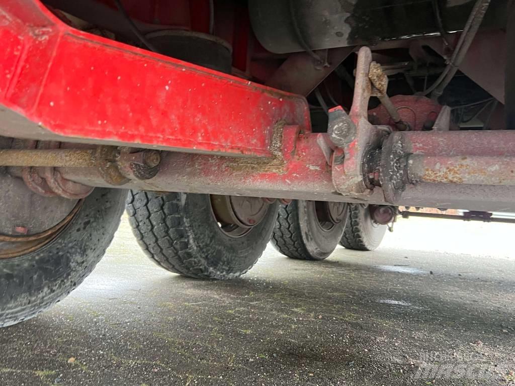 CMT W25 Savivartės puspriekabės