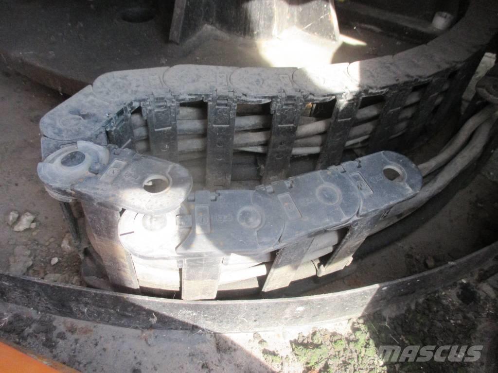 Manitou 100 VJR Vertikalūs stiebiniai keltuvai