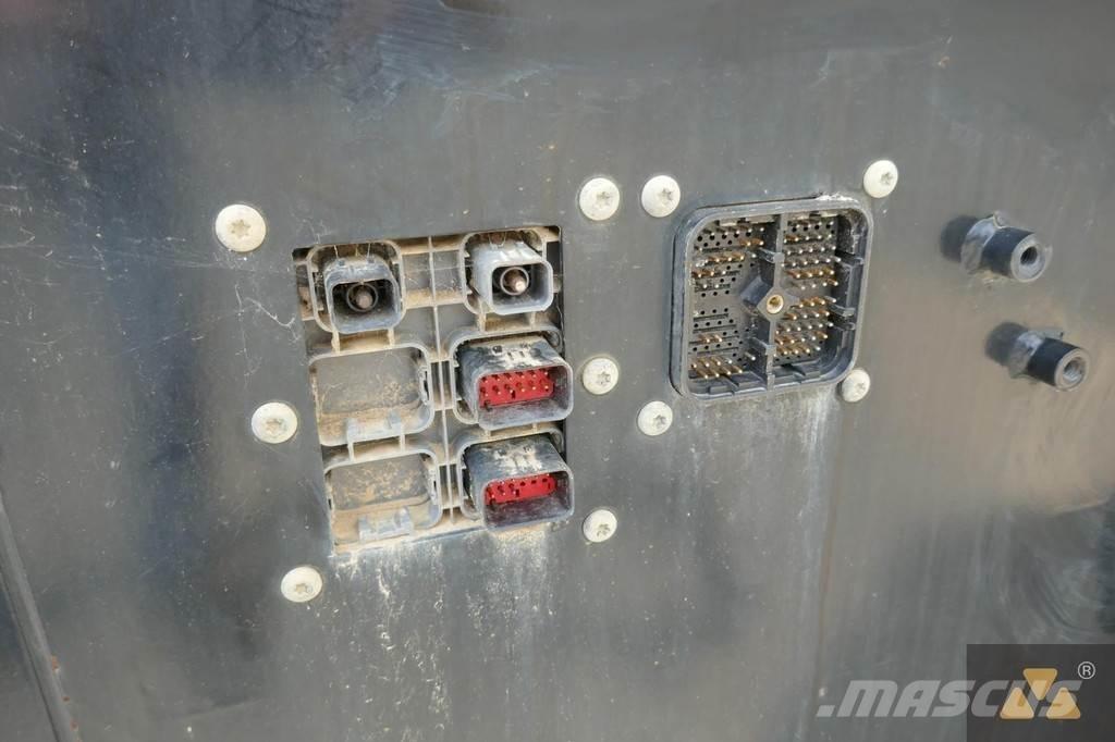 CAT 352F Cab Kabinos ir salonai