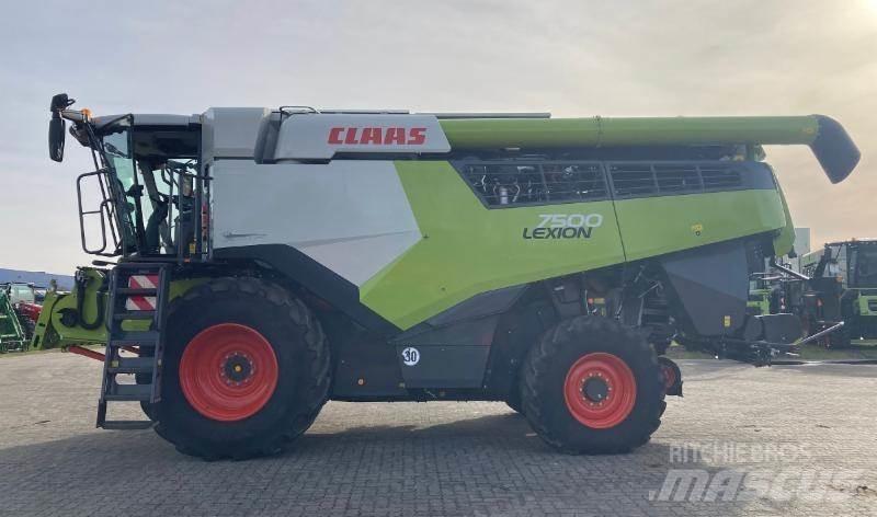 CLAAS LEXION 7500 Derliaus nuėmimo kombainai