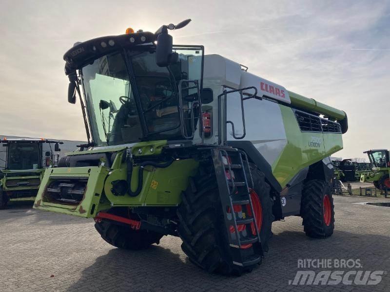 CLAAS LEXION 7500 Derliaus nuėmimo kombainai