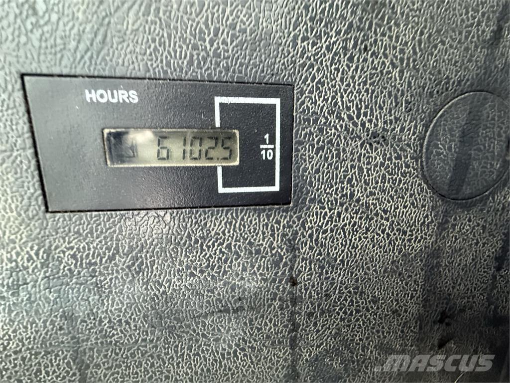 Hyundai HX140 HWC Vikšriniai ekskavatoriai