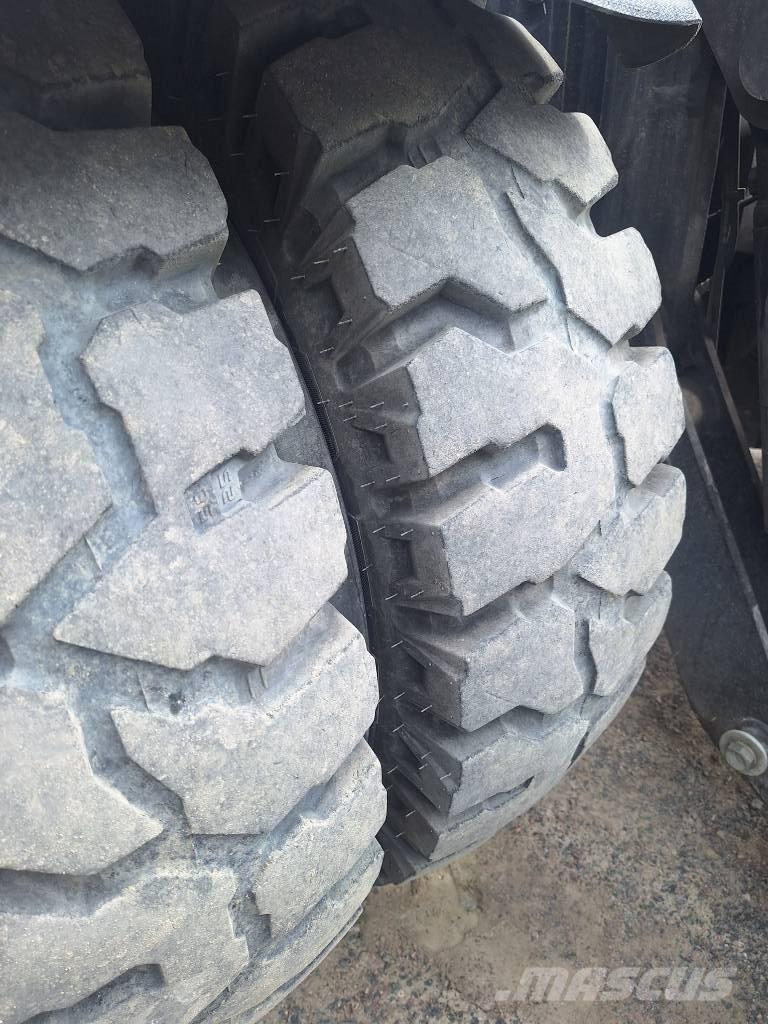 CAT M 318 Ratiniai ekskavatoriai