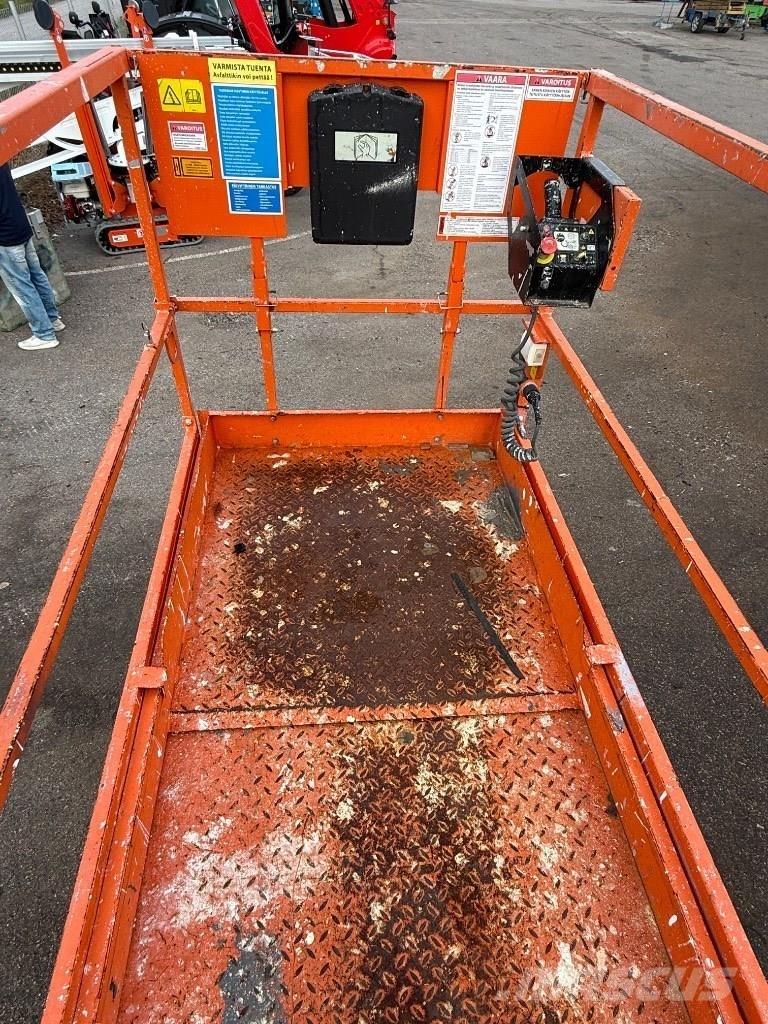 JLG 10 RS Žirkliniai keltuvai