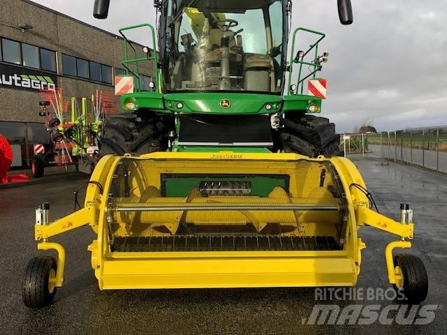 John Deere 8200 i Pašarų ruošimo technika