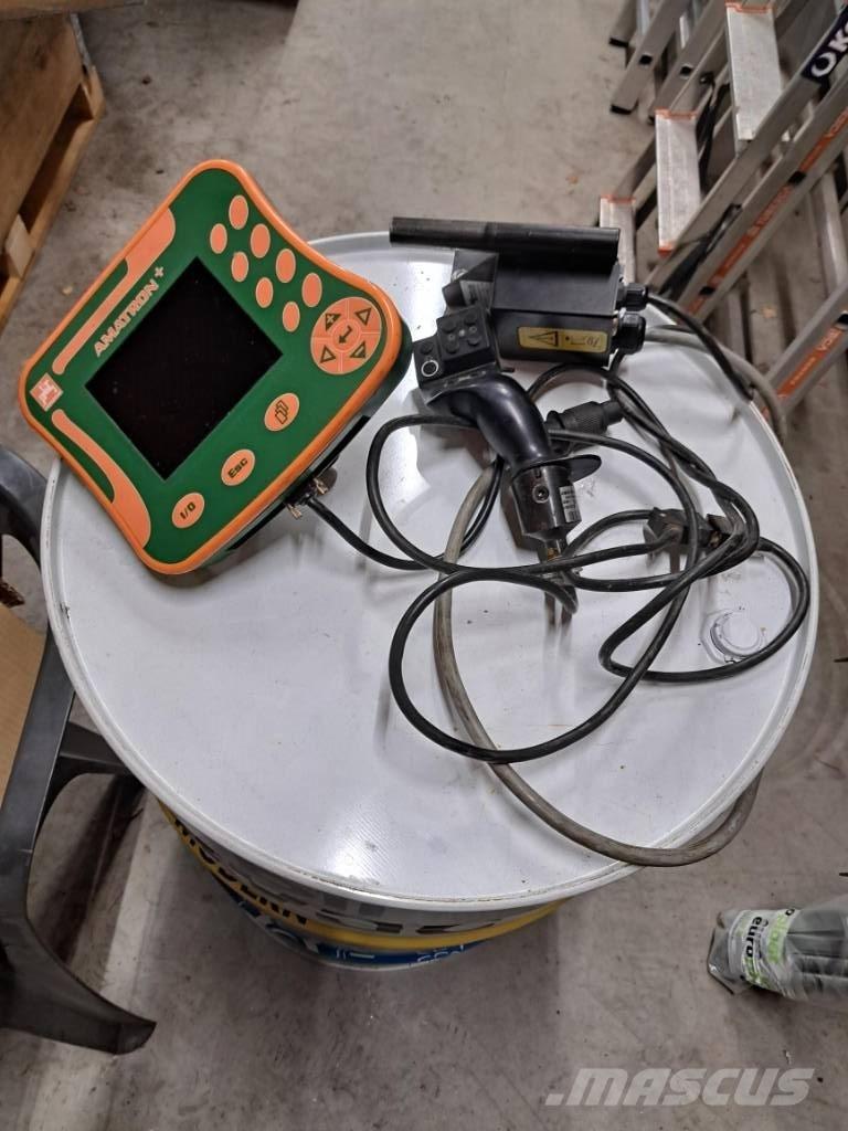 Amazone Ux 3200 20m Prikabinami purkštuvai