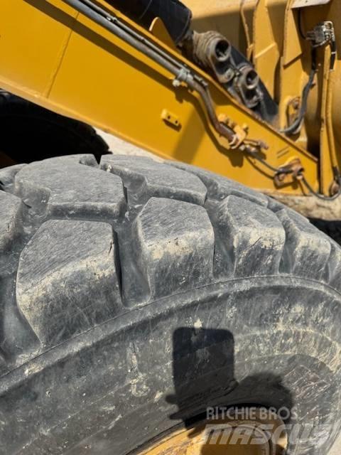 CAT 930 H Naudoti ratiniai krautuvai