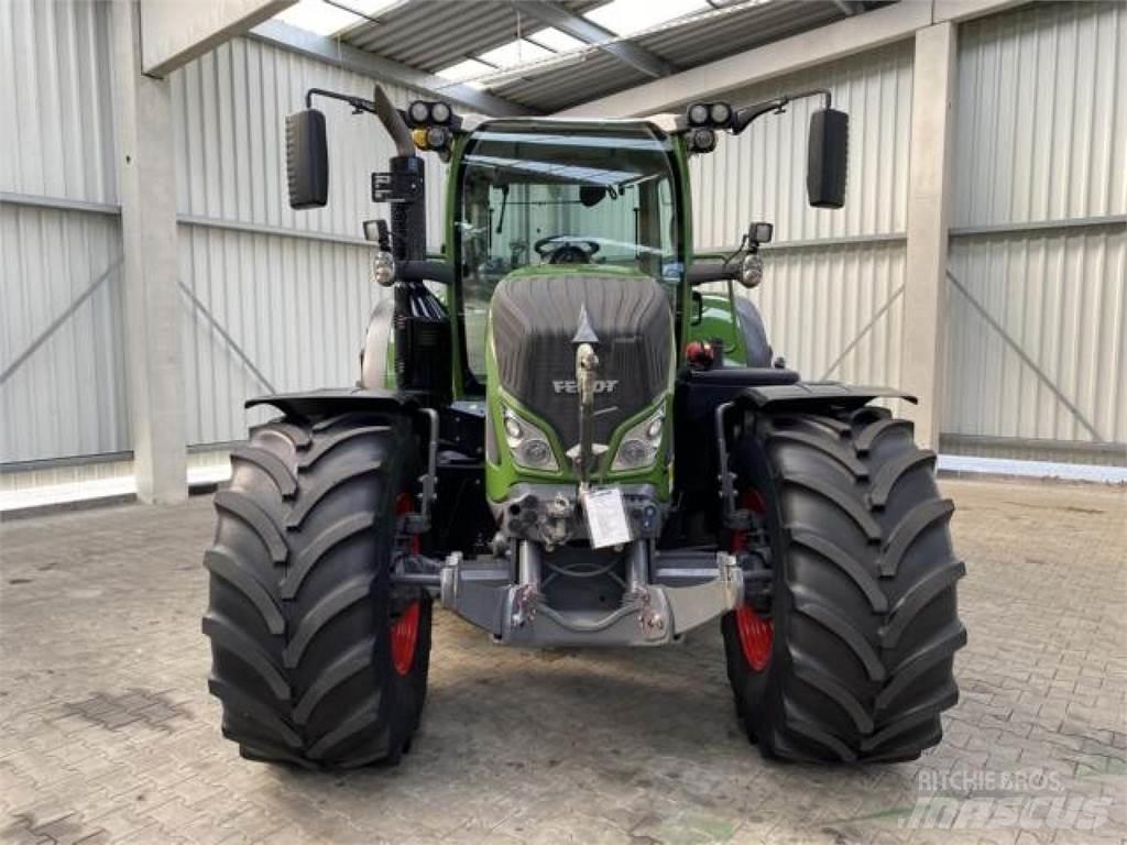 Fendt 724 Vario S4 Traktoriai