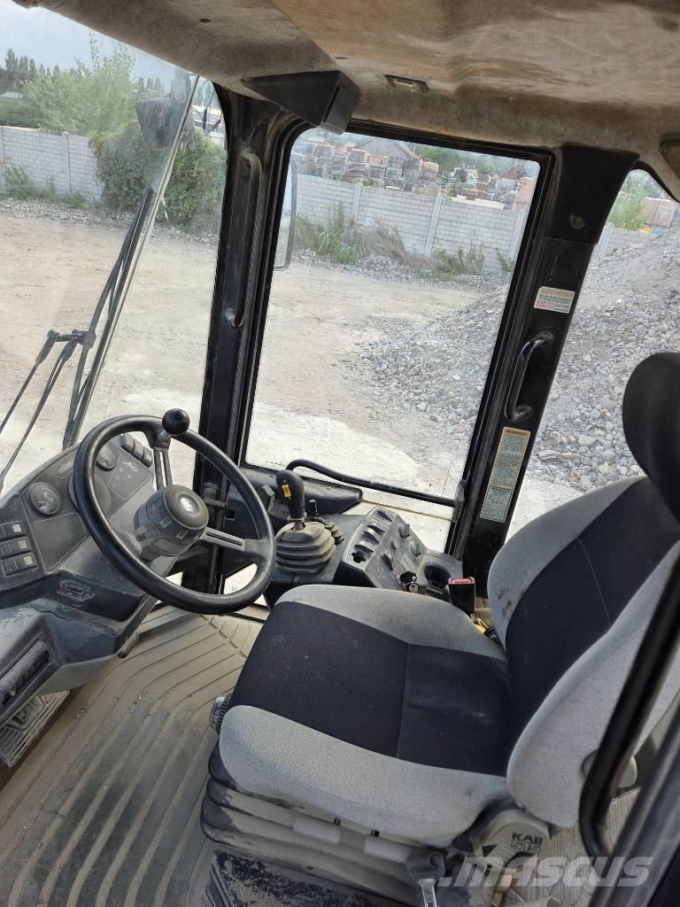 CAT 906 Naudoti ratiniai krautuvai