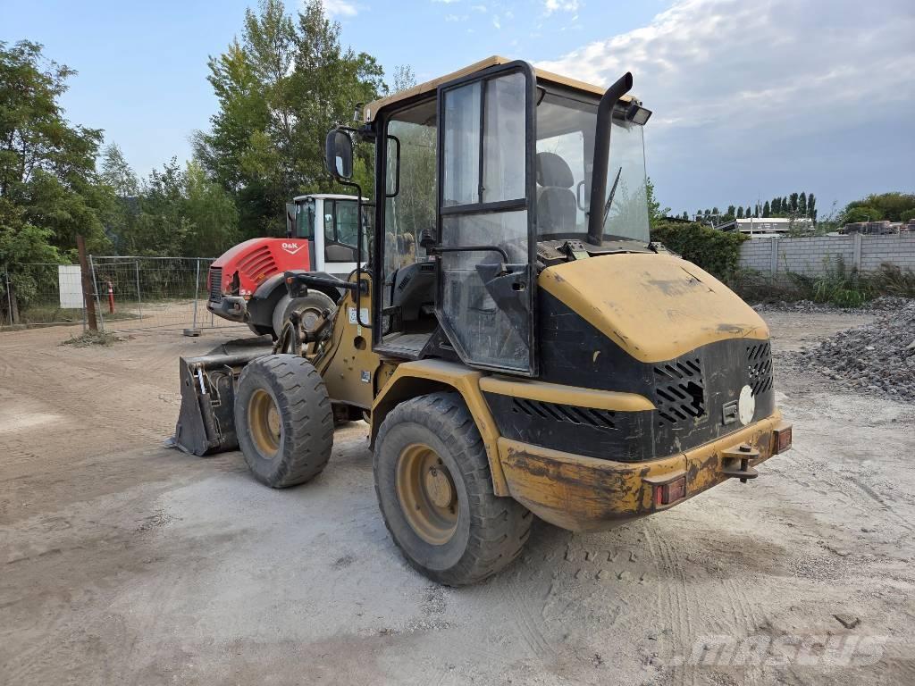 CAT 906 Naudoti ratiniai krautuvai