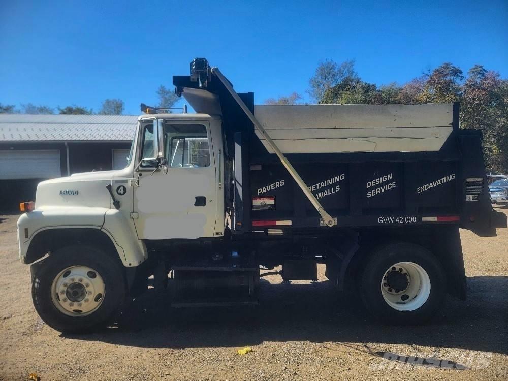 Ford L8000 Savivarčių priekabų vilkikai