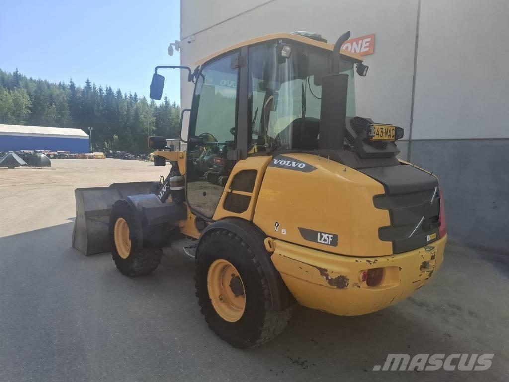Volvo L 25 F-P Naudoti ratiniai krautuvai