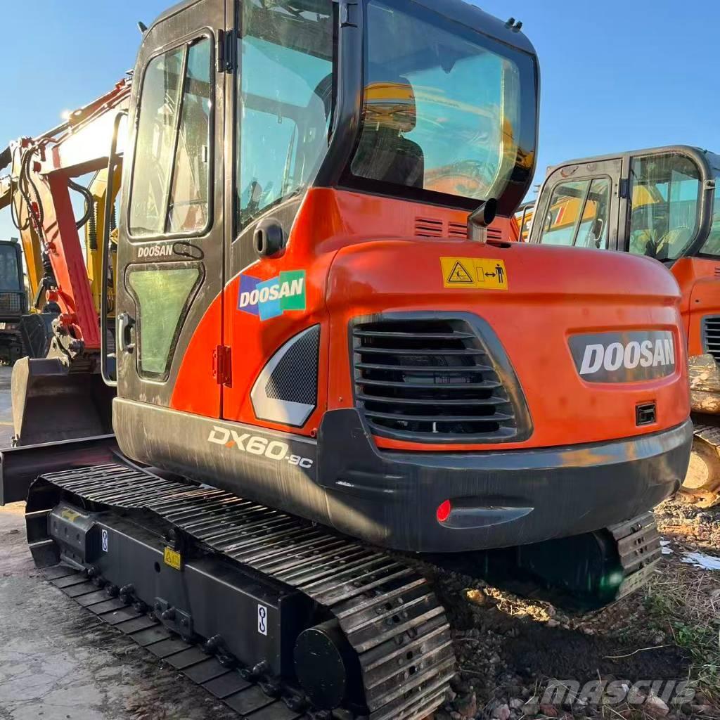 Doosan DX 60 Vikšriniai ekskavatoriai