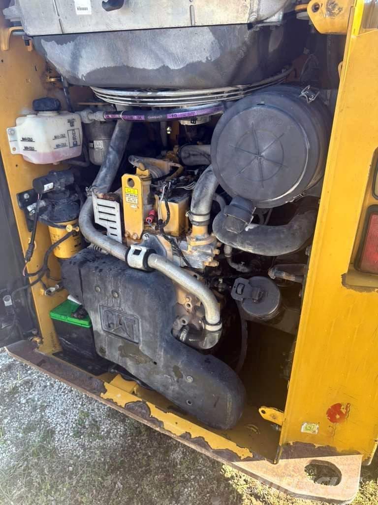 CAT 259 D Krautuvai su šoniniu pasukimu