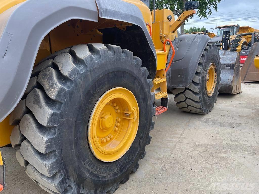 Volvo L 120 H Naudoti ratiniai krautuvai