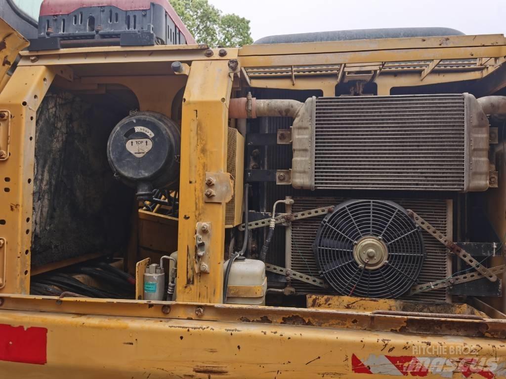 Komatsu PC 200-7 Vikšriniai ekskavatoriai