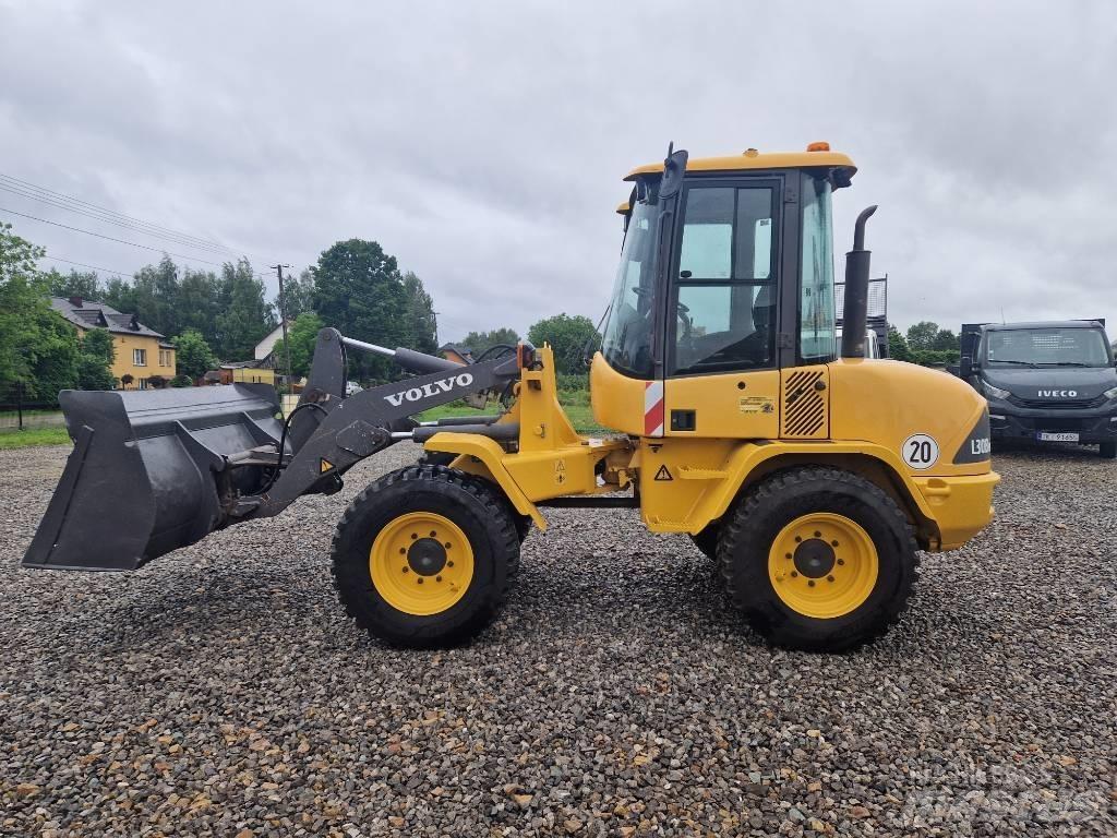 Volvo L 30 Naudoti ratiniai krautuvai