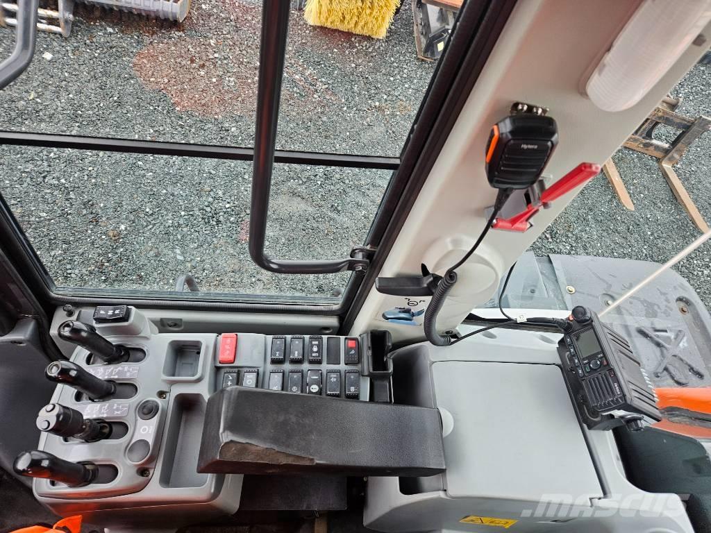 Hitachi ZW 180-6 Naudoti ratiniai krautuvai
