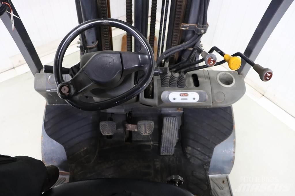 TCM FD25T3 Dyzeliniai krautuvai