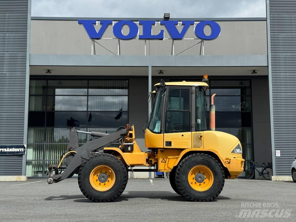 Volvo L 30 B Naudoti ratiniai krautuvai
