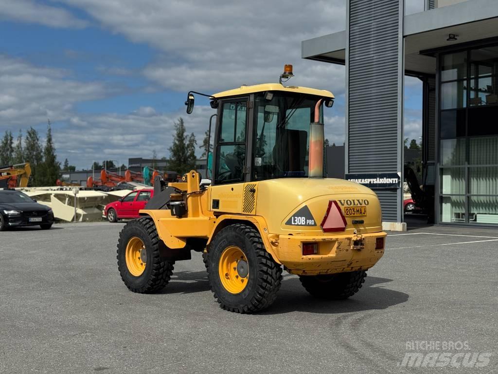 Volvo L 30 B Naudoti ratiniai krautuvai