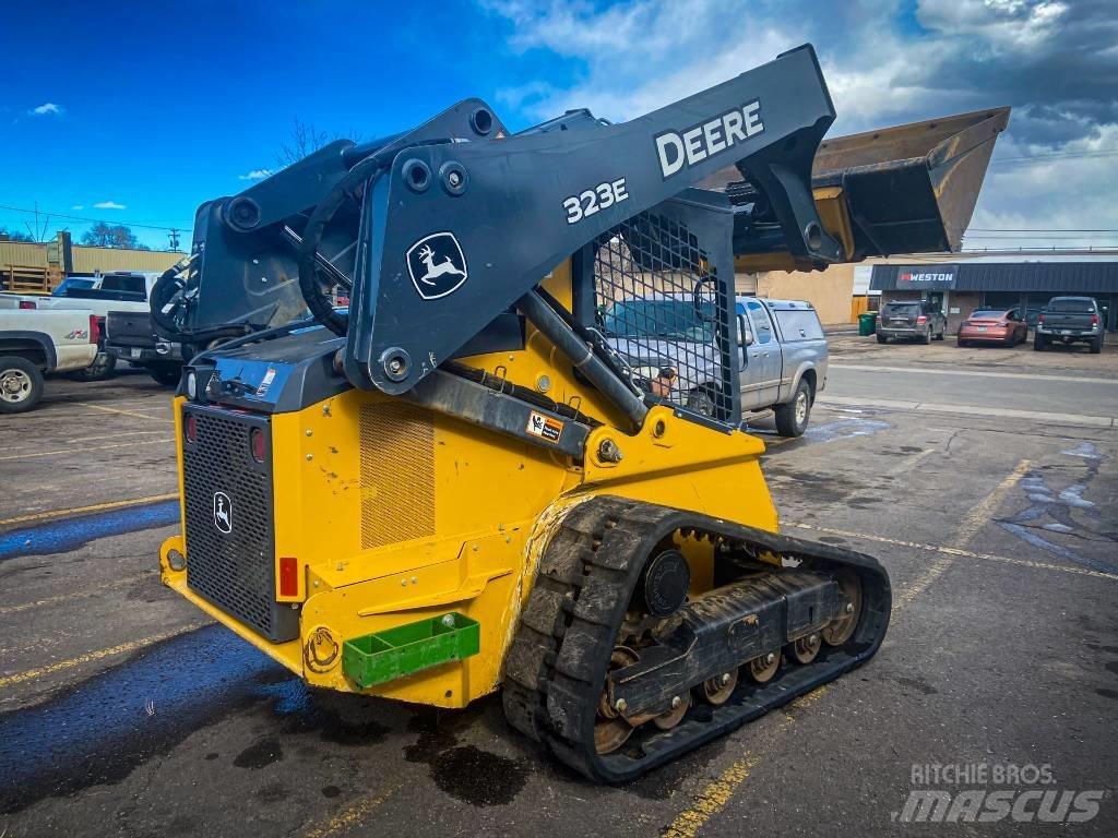 John Deere 323 E Krautuvai su šoniniu pasukimu