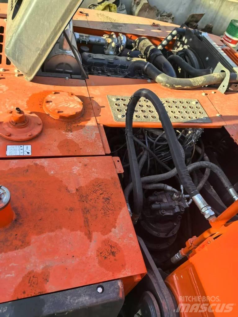 Hitachi ZX 240-3 Vikšriniai ekskavatoriai