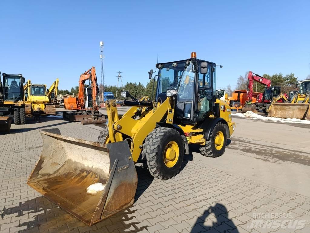 CAT 907 M Naudoti ratiniai krautuvai