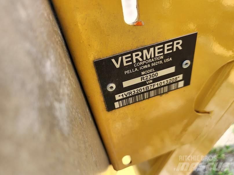 Vermeer R2300 Šieno grėbliai ir vartytuvai