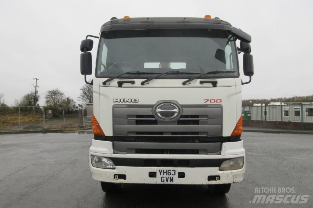 Hino 700 Savivarčių priekabų vilkikai