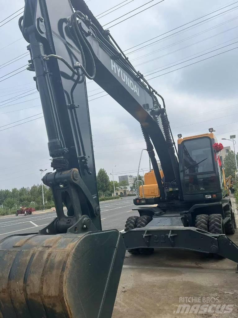 Hyundai 210WVS Ratiniai ekskavatoriai