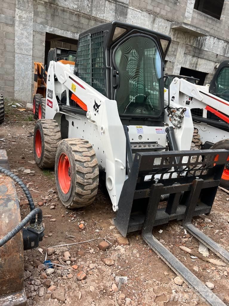 Bobcat S220 Krautuvai su šoniniu pasukimu