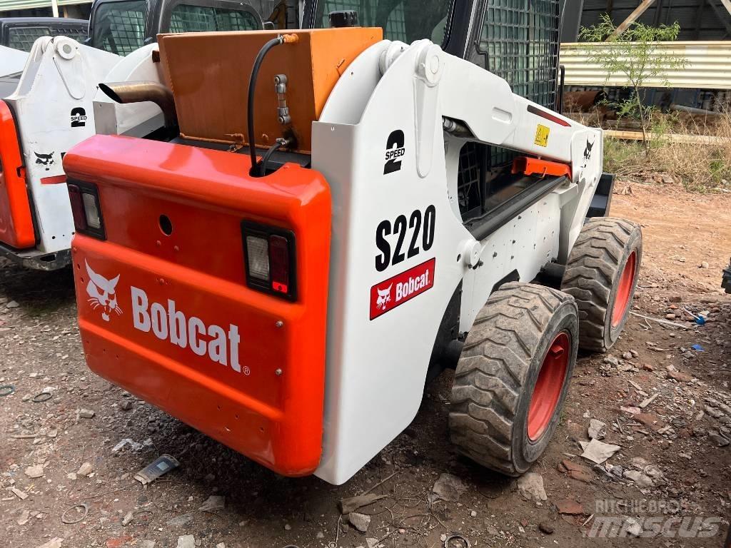 Bobcat S220 Krautuvai su šoniniu pasukimu