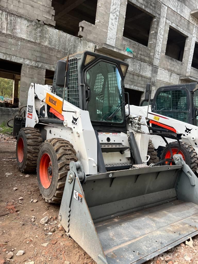 Bobcat S220 Krautuvai su šoniniu pasukimu