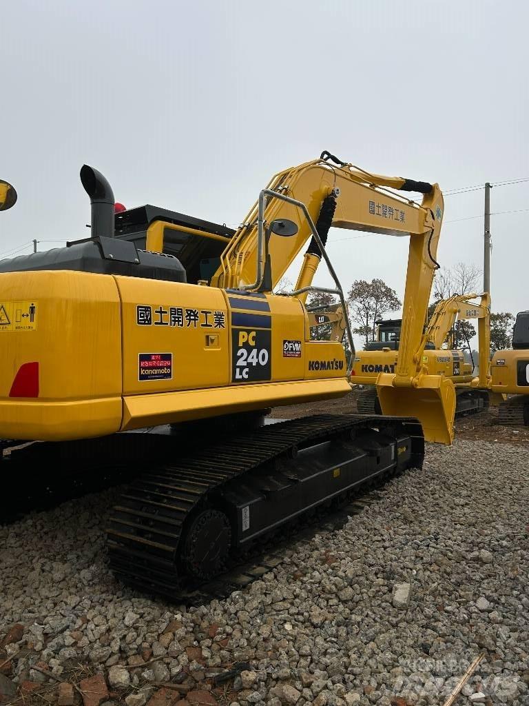 Komatsu 240-8 Vikšriniai ekskavatoriai