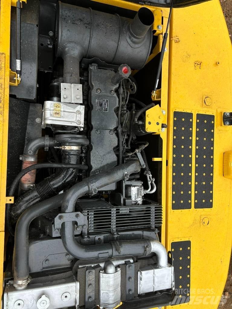 Komatsu 240-8 Vikšriniai ekskavatoriai