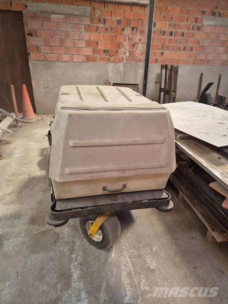 Walker Maaier Žoliapjovės su lankstiniu vairavimo mechanizmu