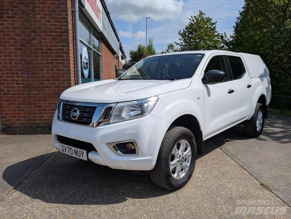 Nissan Navara Pikapai / Bortiniai sunkvežimiai