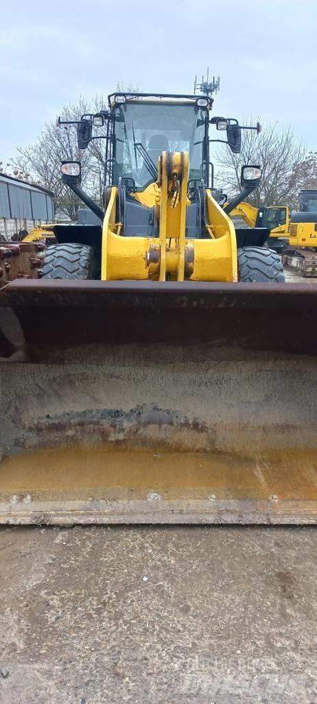 Komatsu WA 320 Naudoti ratiniai krautuvai