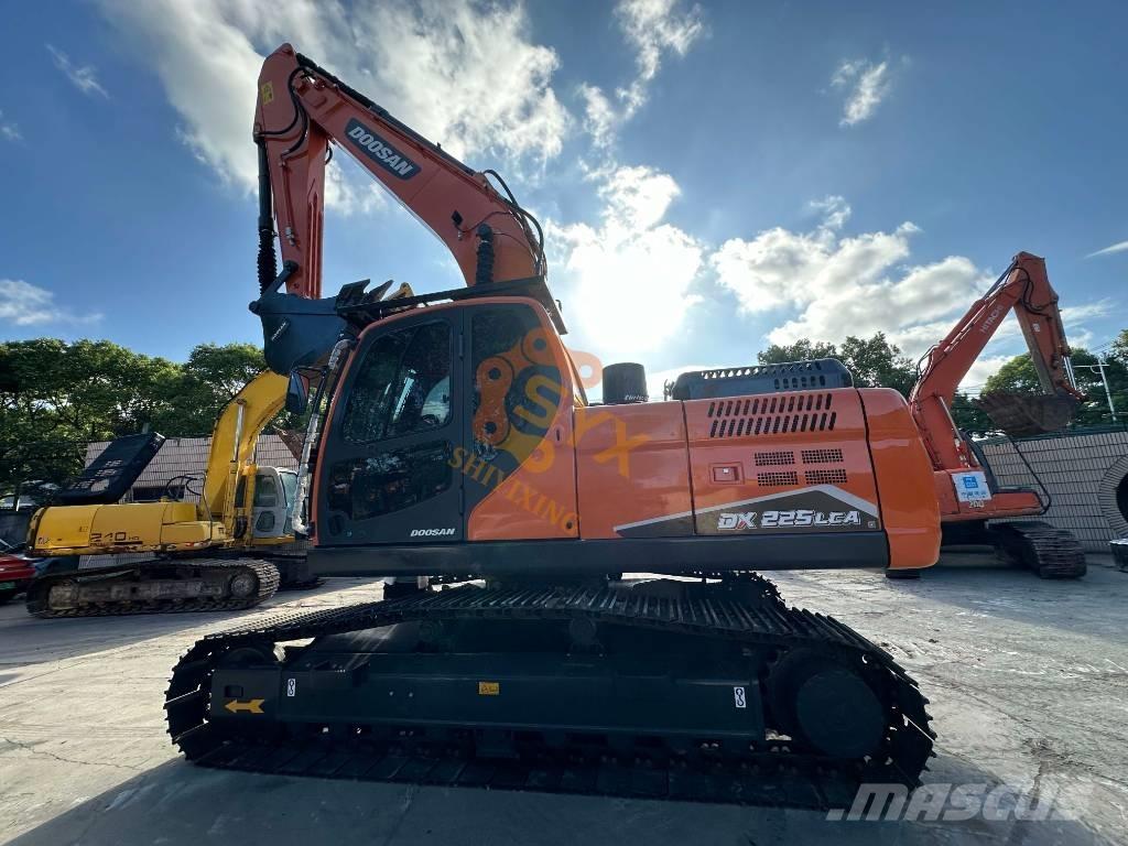 Doosan DX 225 LCA Vikšriniai ekskavatoriai